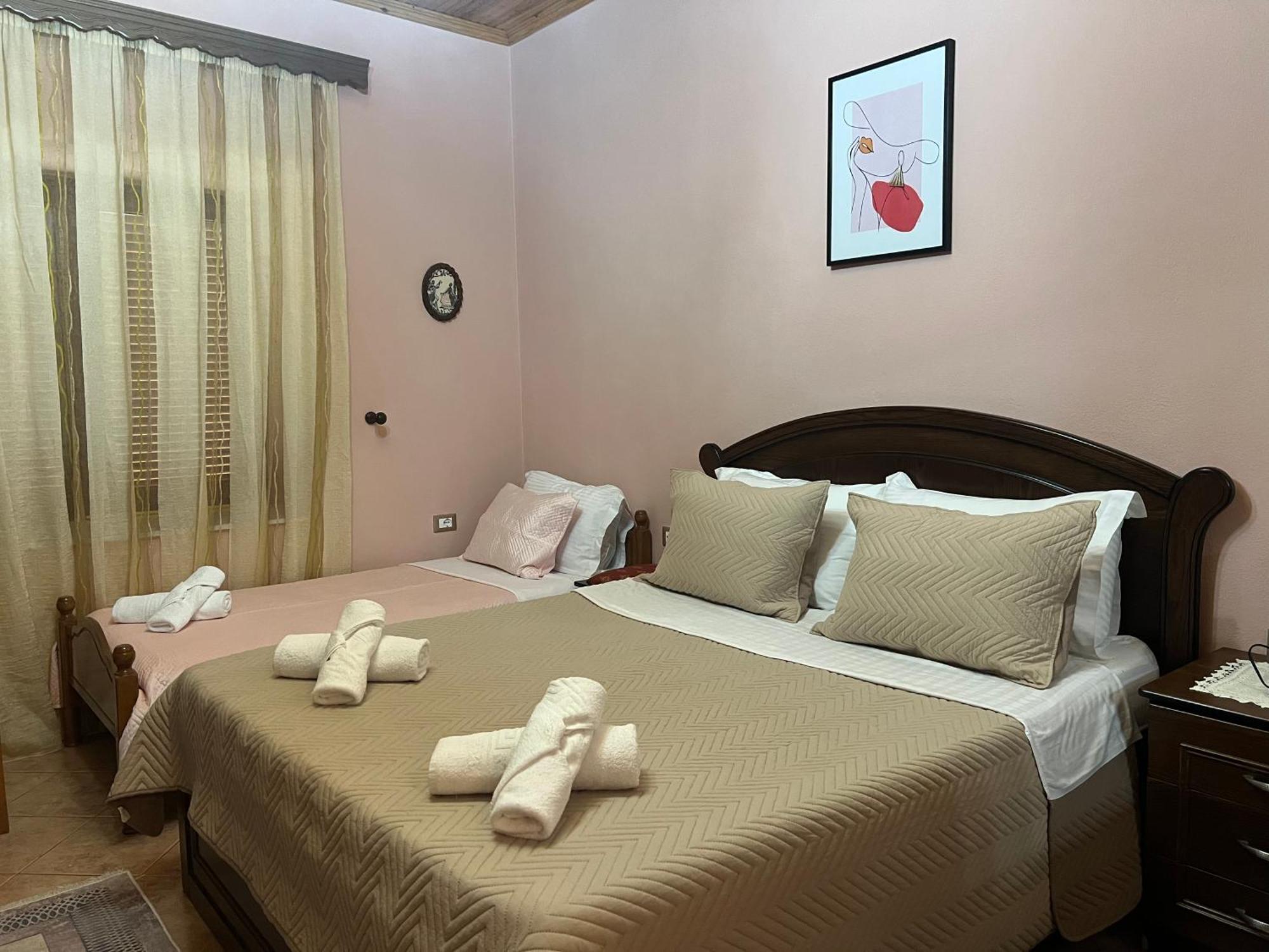 Guest House Persa Gjirokaster Ngoại thất bức ảnh